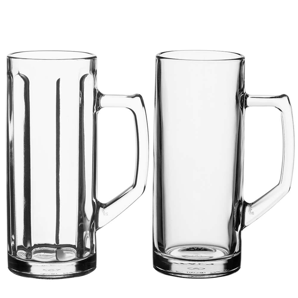 Zwei hohe, klare Bierkrüge mit Henkeln, einer mit facettiertem Muster